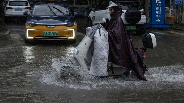 Καταρρακτώδεις βροχές στην Κίνα: Υπερχείλισαν 25 ποτάμια, εκκενώθηκαν περιοχές