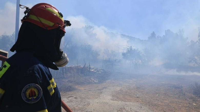 Φωτιά στο Αλιβέρι Εύβοιας - Συναγερμός στην Πυροσβεστική