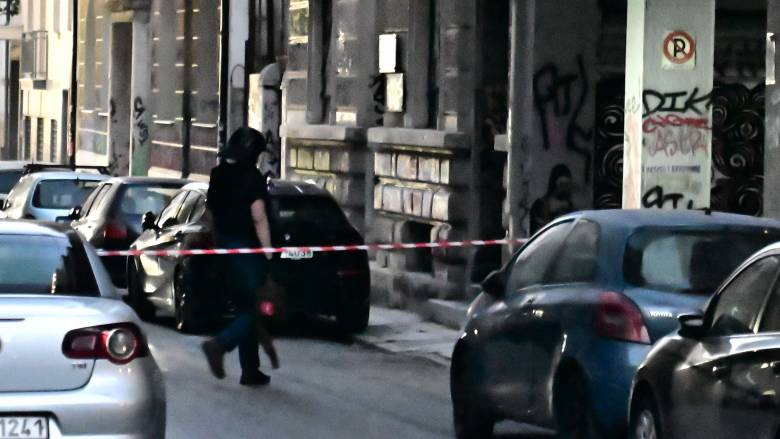 Ύποπτο σακίδιο εντοπίστηκε στα Εξάρχεια - Διεκόπη η κυκλοφορία