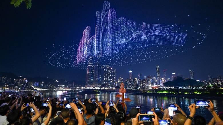 Κίνα: «Ουράνια πόλη» με drones πήρε θέση δίπλα στα αστέρια - Εικόνες που μαγεύουν