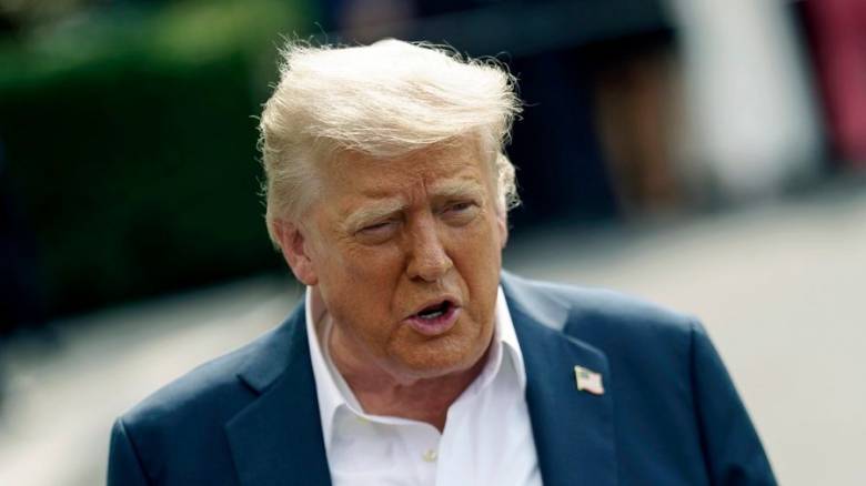 ΗΠΑ: Ο Τραμπ επικρίνει ξανά τη Βραζιλία για τη δίωξη του Μπολσονάρου