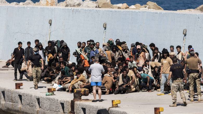 Σύσκεψη στο υπουργείο Μετανάστευσης και Ασύλου για τις μεταναστευτικές ροές και τις νέες δομές