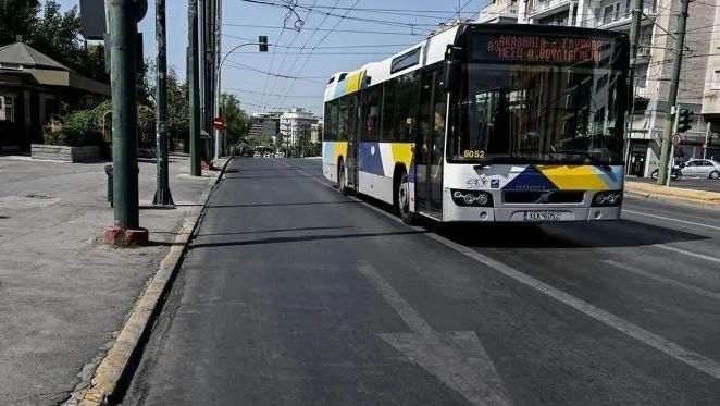 Οδηγός λεωφορείου παρέσυρε συνάδελφό του - Συνελήφθη για απόπειρα ανθρωποκτονίας