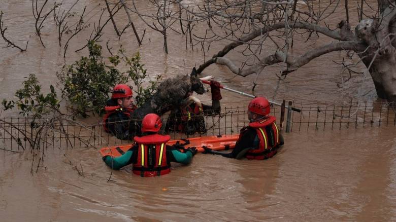 Kόκκινος συναγερμός στην Καταλονία λόγω ισχυρών βροχοπτώσεων - Ανεστάλησαν δρομολόγια τρένων