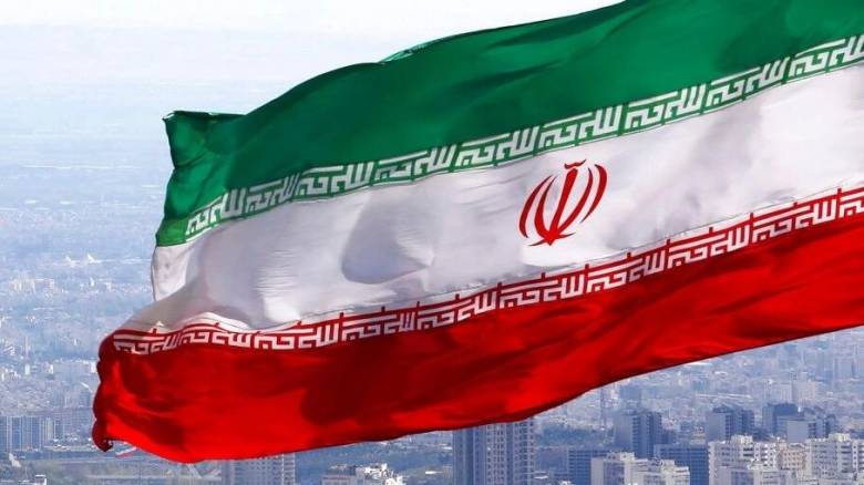 Ιράν: Απαγχονίστηκε δημόσια ένας άνδρας - Κρίθηκε ένοχος για το βιασμό και το φόνο ενός κοριτσιού