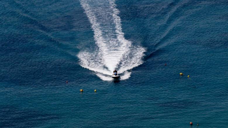 Στο νοσοκομείο δύο Αμερικανίδες τουρίστριες μετά από ατύχημα με τζετ σκι στη Σαντορίνη