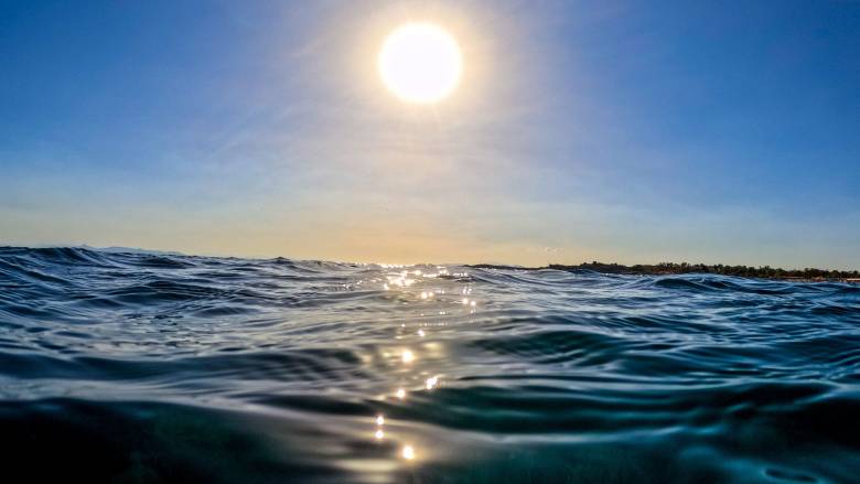 Τρεις λουόμενοι ανασύρθηκαν χωρίς τις αισθήσεις τους σε Σύρο, Ρόδο και Κρήτη