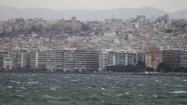 Γυναίκα ανασύρθηκε χωρίς τις αισθήσεις της από το λιμάνι της Θεσσαλονίκης