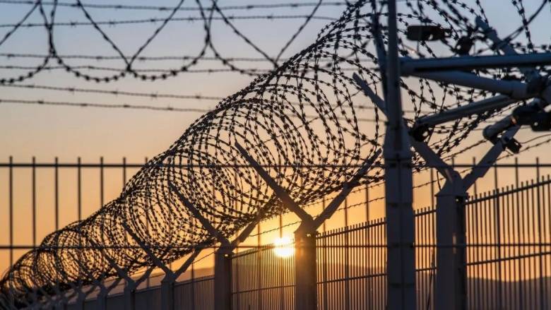 Γαλλία: Συνελήφθη ο έγκλειστος που κατάφερε να αποδράσει μέσα στον σάκο συγκρατουμένου του