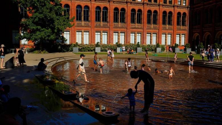 Βρετανία: Οι ακραίες θερμοκρασίες και οι έντονες βροχοπτώσεις είναι πλέον κανόνας