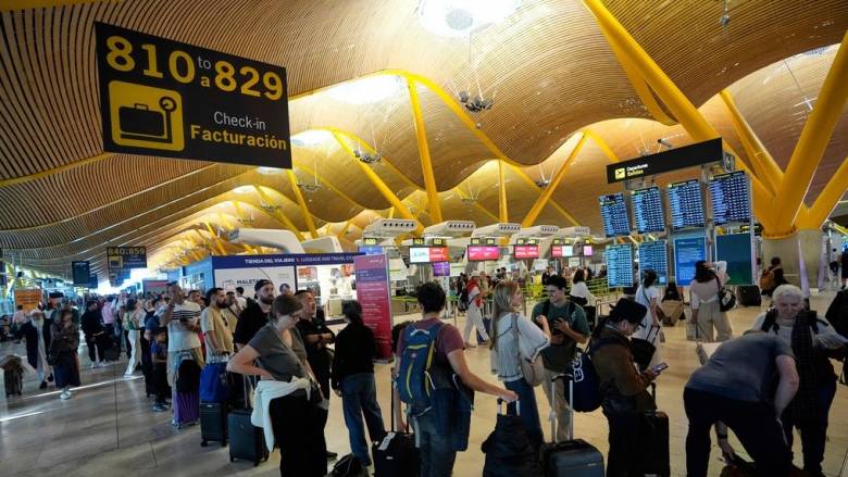 Ισπανία: Κατέρρευσε τμήμα οροφής αεροδρομίου ύστερα από σεισμό 5,5 Ρίχτερ