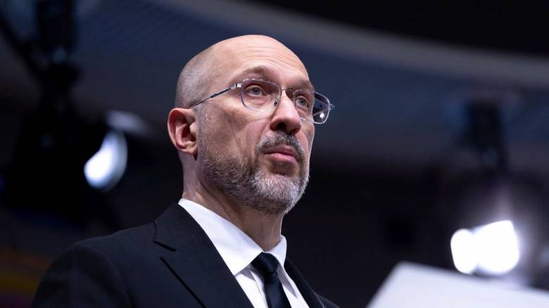 Ουκρανία: Ο Ζελένσκι προτείνει για υπουργός Άμυνα τον νυν πρωθυπουργό Ντένις Σμίχαλ