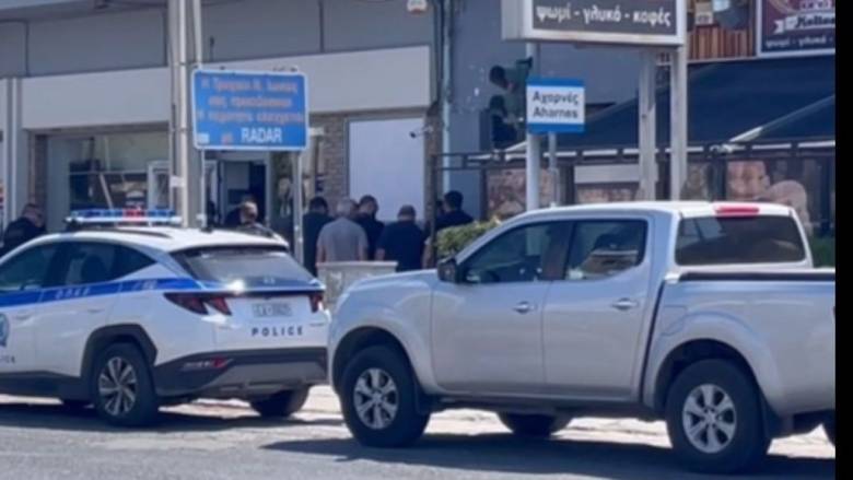 Μενίδι: Καρέ καρέ η στιγμή της εφόδου και της σύλληψης των ληστών που παγίδευσε η ιδιοκτήτρια