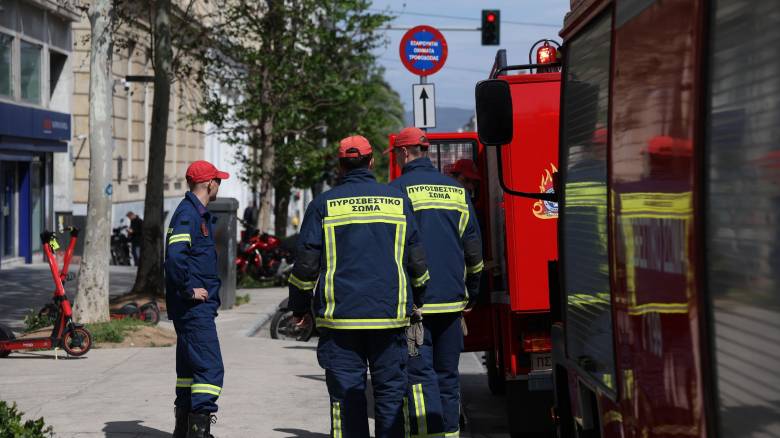 Φωτιά σε διαμέρισμα στην Αγία Παρασκευή - Απεγκλωβίστηκε ένα άτομο