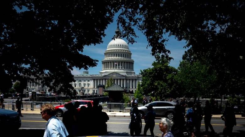 Σε απόσταση αναπνοής από το Καπιτώλιο συνελήφθη ένοπλος με τόξα και βέλη