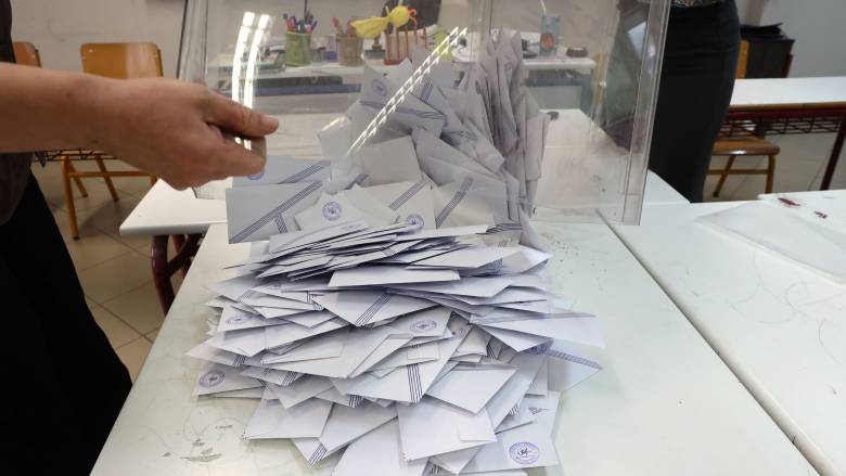 Δημοσκόπηση Real Polls: Προβάδισμα ΝΔ, δεύτερο το ΠΑΣΟΚ - Πόσοι θα ψήφιζαν ένα κόμμα Σαμαρά ή Τσίπρα