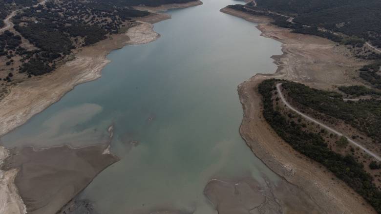 «Καμπανάκι» για λειψυδρία, στερεύει ο Μόρνος: Έχει την μικρότερη έκταση των τελευταίων 10 ετών