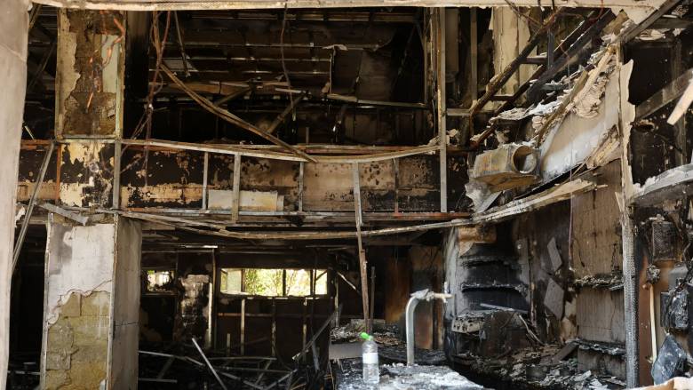 Πυρκαγιά σε κατάστημα στο κέντρο της Αθήνας - Απομακρύνθηκαν οι ένοικοι του κτηρίου