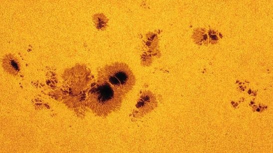 Λύθηκε το μυστήριο των μαύρων ηλιακών κηλίδων μετά από 400 χρόνια