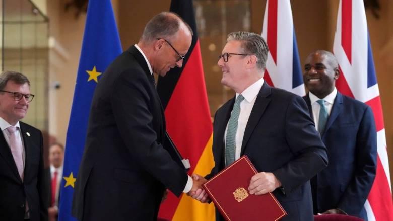 Σύμφωνο φιλίας Γερμανίας - Βρετανίας για συνεργασία στον αμυντικό τομέα και το μεταναστευτικό
