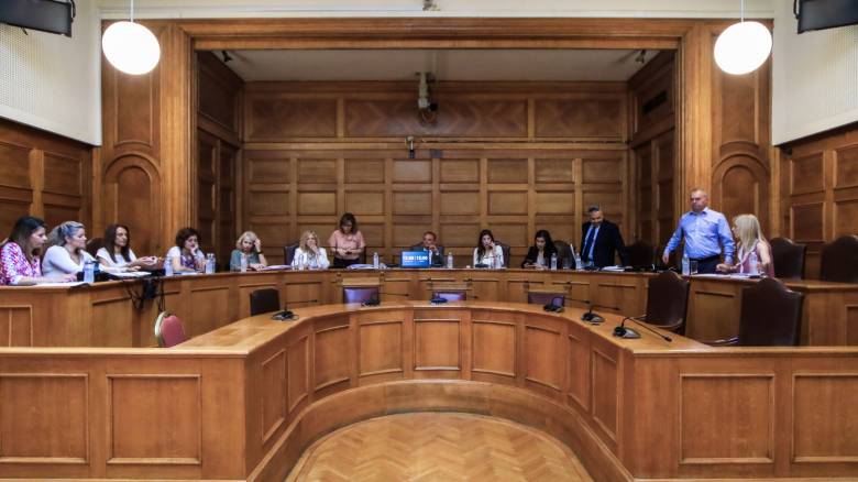 Προανακριτική Τέμπη: Αποχώρησαν τα κόμματα - Στο Δικαστικό Συμβούλιο παραπέμπει η ΝΔ τον Καραμανλή