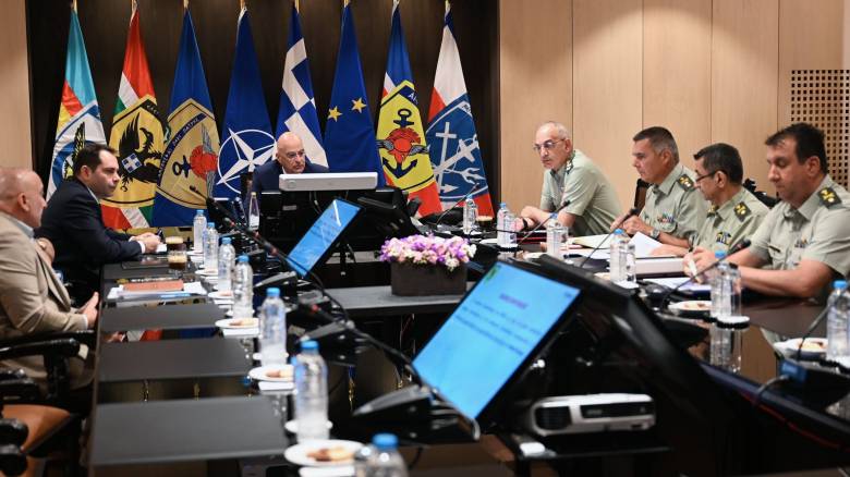 Τετ α τετ Νίκου Δένδια με τον Υφυπουργό Οικονομικών Θάνο Πετραλιά - Η ατζέντα της συνάντησης