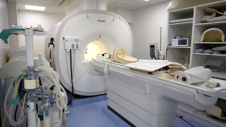 ΗΠΑ: Τομογράφος «ρούφηξε» άντρα που φορούσε χρυσή αλυσίδα