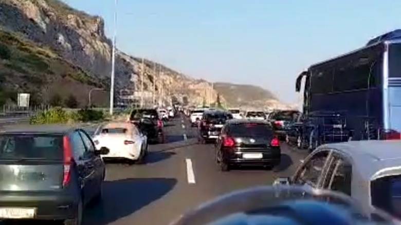 Ουρά χιλιομέτρων στην Εθνική Οδό στο ύψος της Κακιάς Σκάλας λόγω τροχαίου