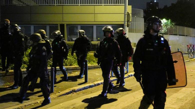 Γαλλία - Ταραχές στο Μπεζιέρ: Ένας αστυνομικός τραυματίστηκε και ένα διαμέρισμα κάηκε ολοσχερώς