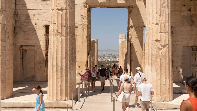 Ξεκίνησε η επέλαση του καύσωνα διαρκείας στην Αθήνα - Όλα όσα κατέγραψε η κάμερα του CNN Greece