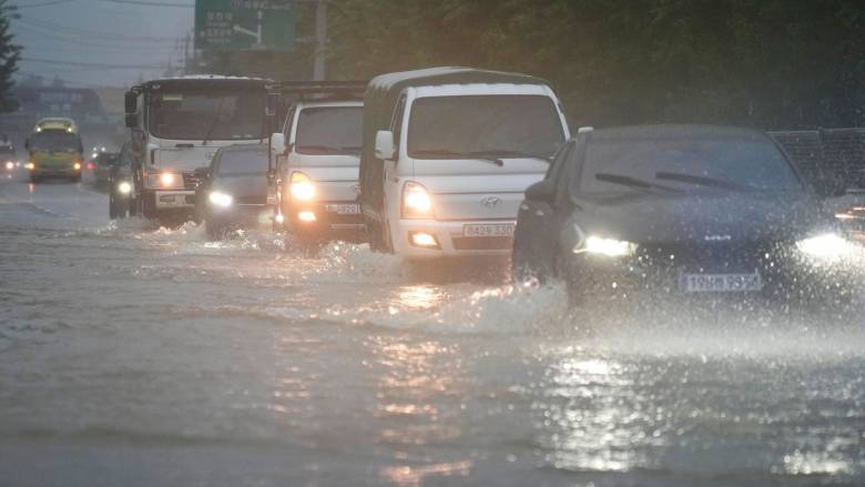 Καταρρακτώδεις βροχές και πλημμύρες στη Νότια Κορέα: Τουλάχιστον 4 νεκροί και εννέα αγνοούμενοι