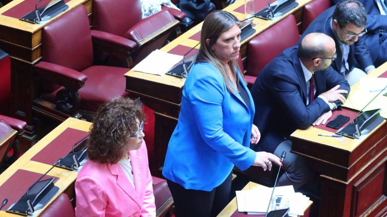 Βουλή: Διέκοψε τη συνεδρίαση ο προεδρεύων μετά από... επίθεση Κωνσταντοπούλου στον ΠτΔ