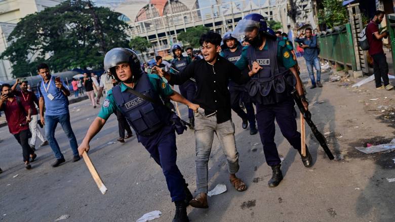 Μπανγκλαντές: Επεισόδια στις διαδηλώσεις μαθητών μετά τη συντριβή του μαχητικού αεροσκάφους