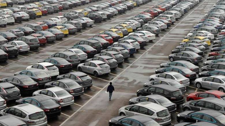 Τα ευρωπαϊκά λιμάνια έχουν «φράκαρει» από αυτοκίνητα