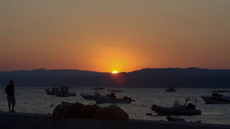 «Κόλαση» τα μεγάλα αστικά κέντρα ακόμη και τη νύχτα - Πάνω από 31 βαθμούς η θερμοκρασία