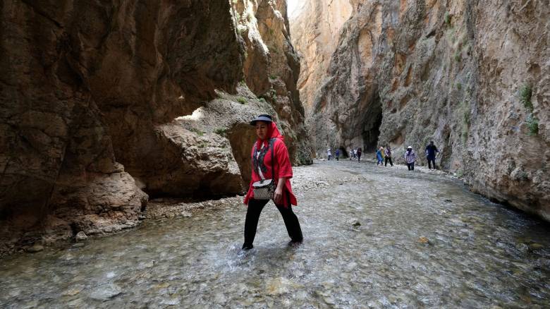 Καύσωνας με θερμοκρασία 53 βαθμούς σαρώνει το Ιράν: Προβλήματα σε υδροδότηση και ηλεκτροδότηση