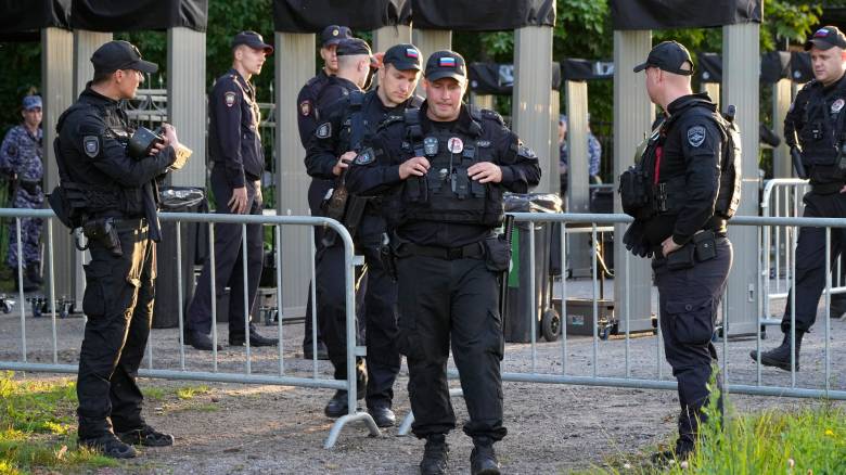 Ρωσία: H αστυνομία έκανε έφοδο σε δημοφιλές διαδικτυακό μέσο ενημέρωσης