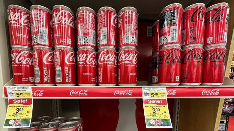 Coca-Cola: Σύντομα στα ράφια η νέα έκδοση με τις προδιαγραφές Τραμπ