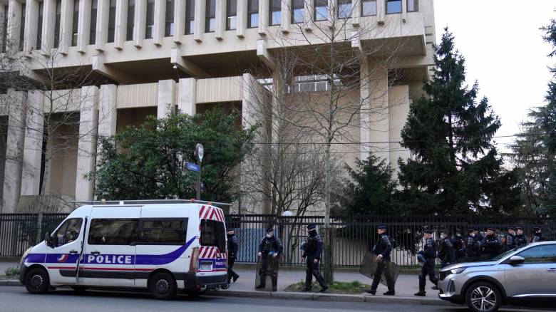 Γαλλικές πόλεις επιβάλλουν απαγόρευση κυκλοφορίας σε παιδιά μετά από κρούσματα βίας