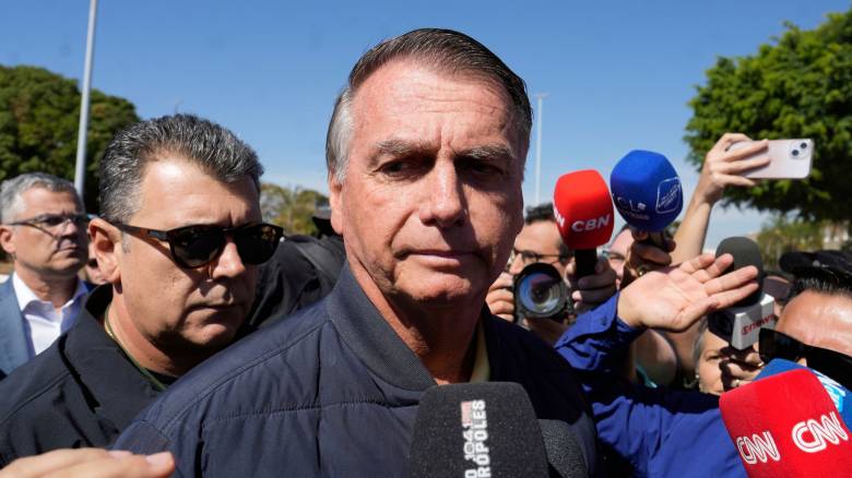 Βραζιλία: Δικαστής του Ανωτάτου Δικαστηρίου απειλεί να συλλάβει τον Μπολσονάρου