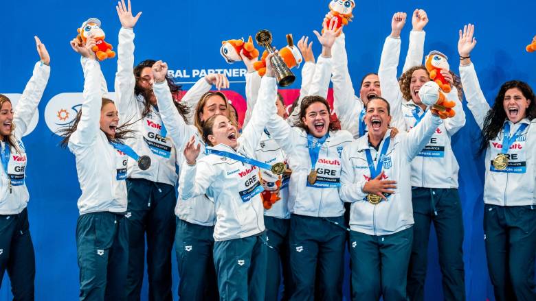 Μήπως θα πρέπει να γίνουμε λίγο πιο… πολο-μένοι;