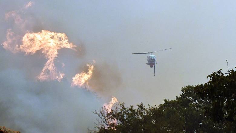 Σε ύφεση η φωτιά στον Φενεό Κορινθίας - Κάηκαν σπίτια, στον εισαγγελέα οι δύο συλληφθέντες