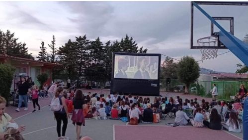 Δωρεάν προβολές παιδικών ταινιών σε προαύλια σχολείων από τον Δήμο Αθηναίων