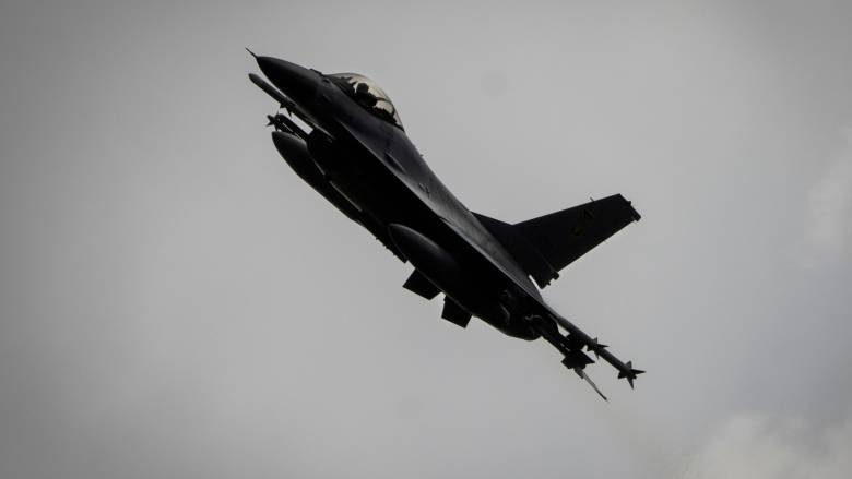 Ταϊλάνδη: Μαχητικό F-16 έπληξε στόχους στην Καμπότζη - Η μεθοριακή σύγκρουση κλιμακώνεται