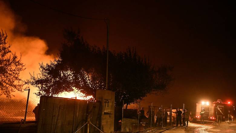 Σε ύφεση τα πύρινα μέτωπα σε Κακαβιά, Φενεό και Αλεξανδρούπολη - Επιφυλακή για αναζωπυρώσεις
