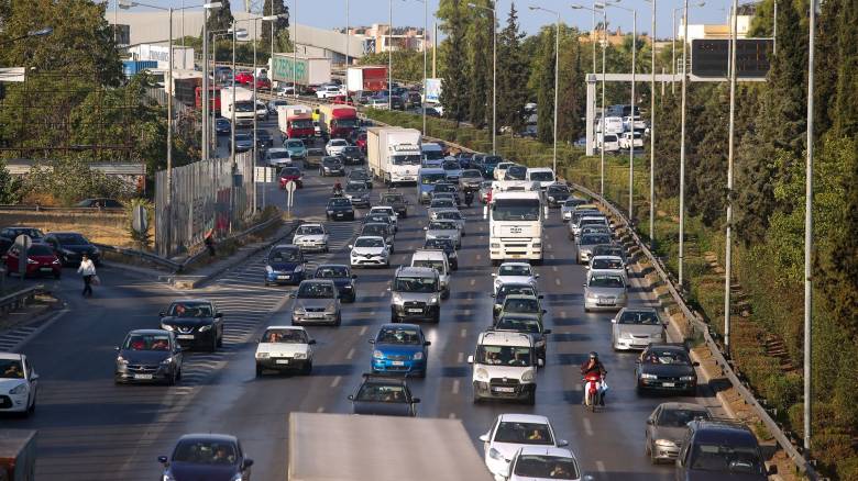 Καραμπόλα πέντε οχημάτων στον Κηφισό - Ουρές χιλιομέτρων στο σημείο