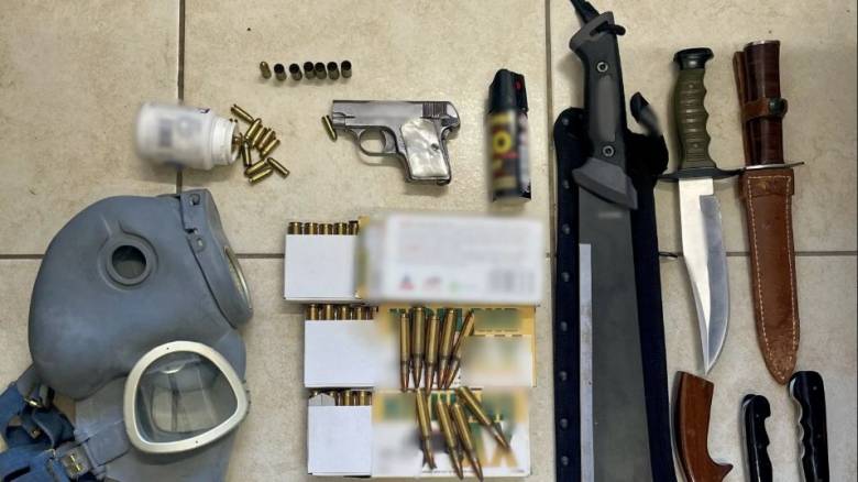 Πάτρα: Συνελήφθη άνδρας που απείλησε με πυροβόλο οδηγό αυτοκινήτου - Τι βρέθηκε στην κατοχή του