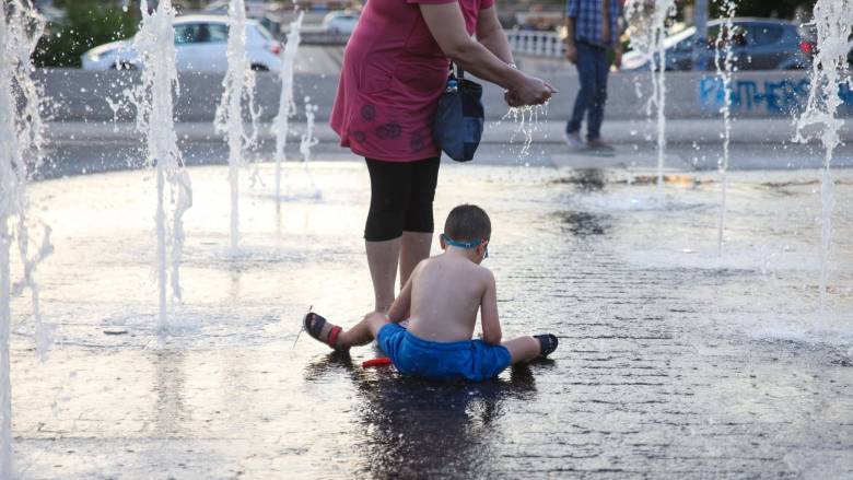 Έκτακτο Δελτίο ΕΜΥ: «Ψήνεται» στους 44 βαθμούς η χώρα - Θερμές νύχτες και ισχυροί άνεμοι