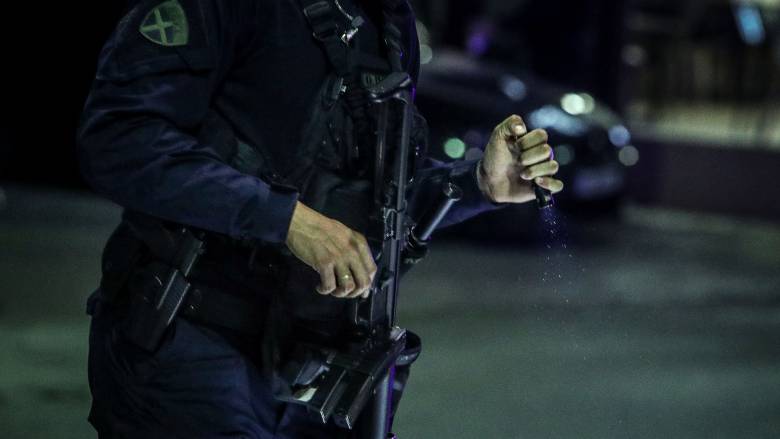 Πυροβολισμοί τα ξημερώματα έξω από beach bar στην Αθηνών - Σουνίου: Τρεις τραυματίες