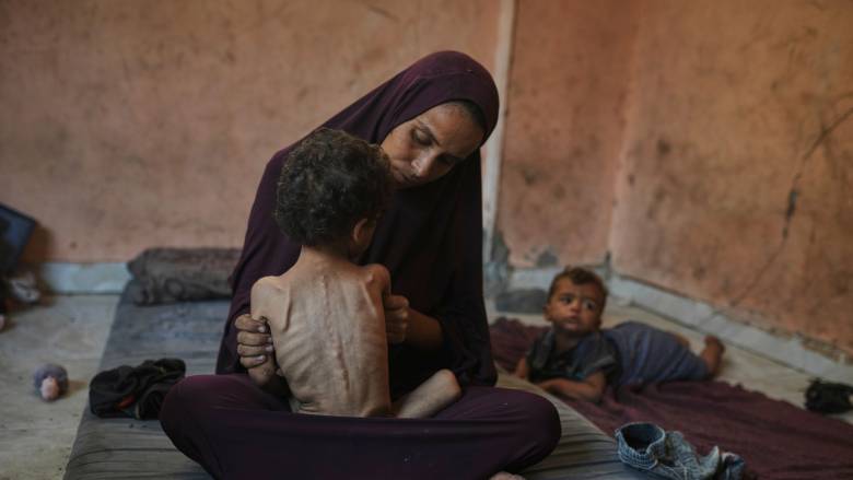 «Εξαιρετικά δύσκολο να είσαι μάνα ή παιδί σήμερα στη Γάζα»: Συγκλονιστική μαρτυρία στο CNN Greece